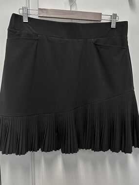 Chicos Zenergy Black Skort Pleated Pull On Size 1.5 (10) New Without Tags